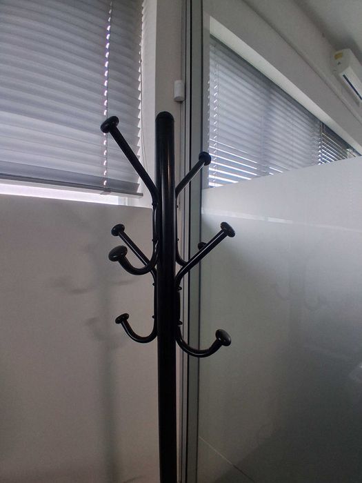 ID 120 - Vendo bengaleiro preto com base em mármore