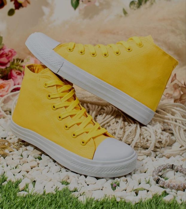 Яскраво жовті кеди