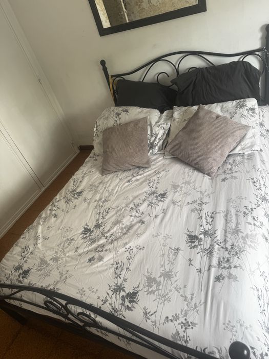 Cama de casal de ferro
