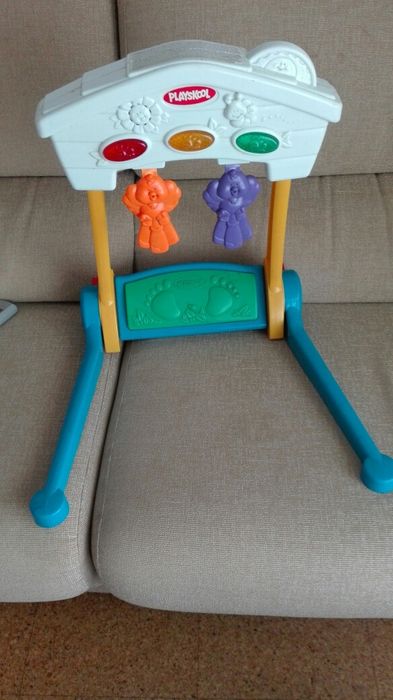 Ginásio de bebé em bom estado