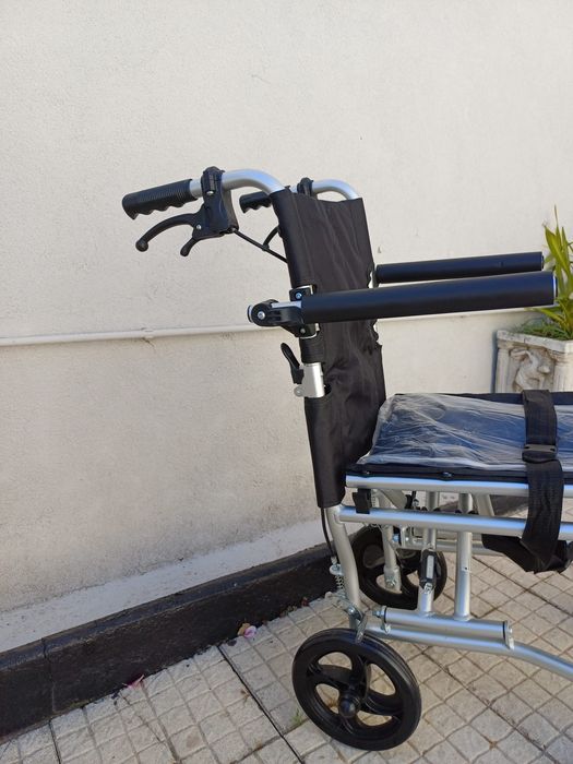 Cadeira de rodas leve e dobrável + almofada anti-escaras com buraco