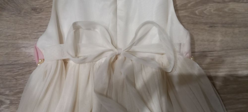 Дуже гарна сукня на дівчинку!