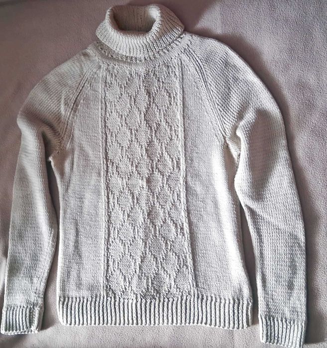 Женские свитера, трикотажные  кофты  и шерстяные брюки