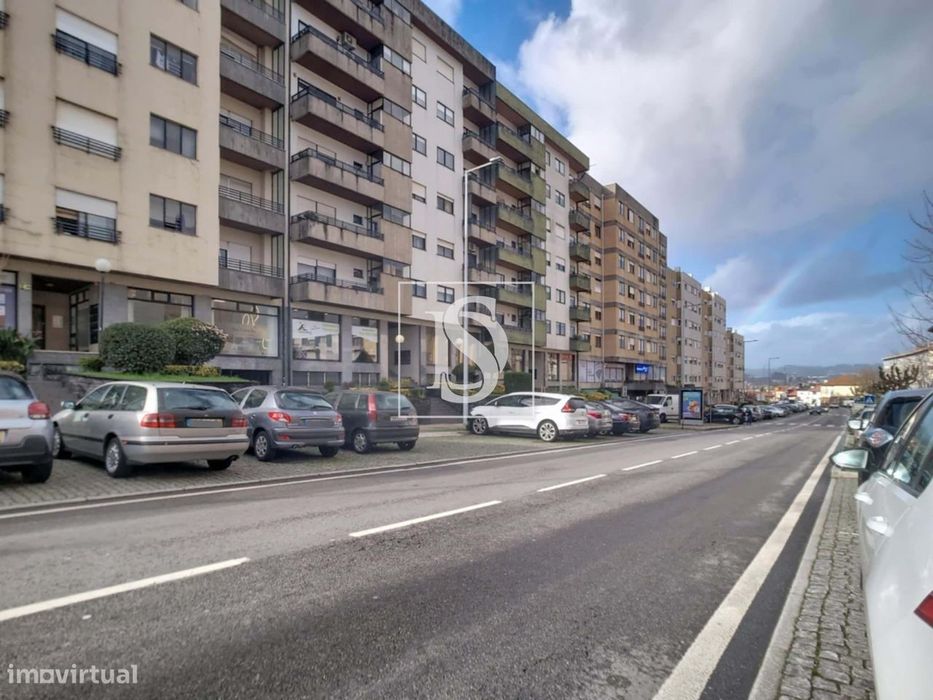 Oportunidade !! Apartamento T2 +1 completamente renovado e com varanda