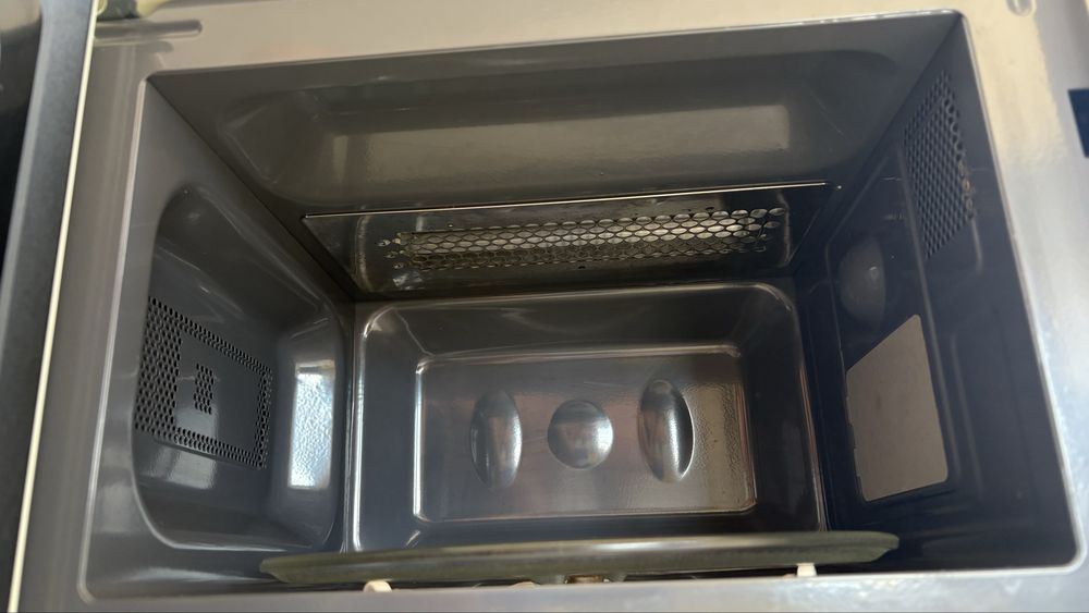 Microondas com grill 700W Severin MW7892