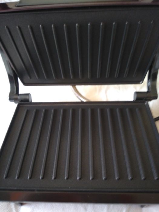 Grelhador sandwicheira TAURUS Toast&Co, 700W