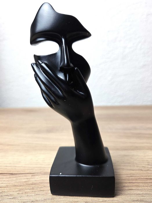 Zestaw trzech figurek dekoracyjnych