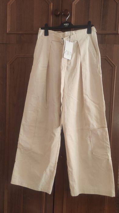 Брюки carrot fit із високою талією від Zara, розмір М