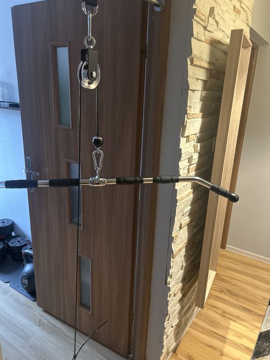 Wyciag górny z drązkiem