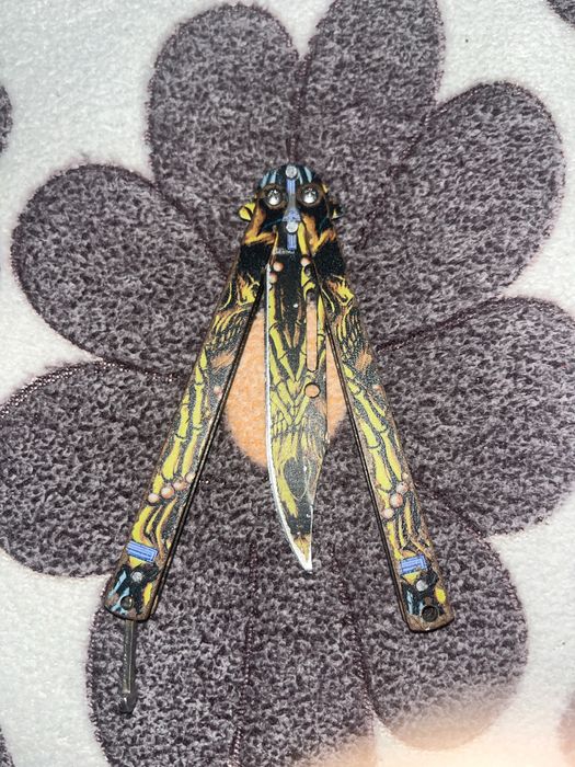 ніж бабочка балисонг