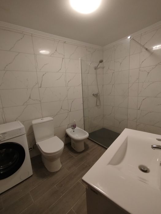 Casa T4 nova com estacionamento