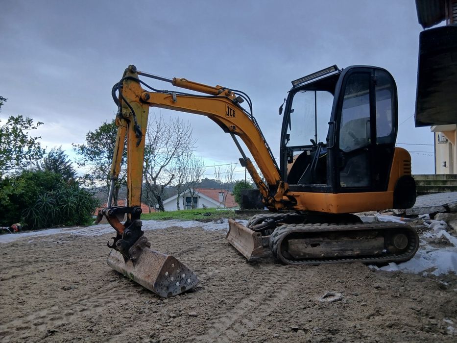 Vendo mini giratória jcb 802 super