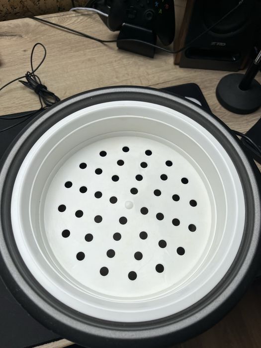 Garnek elektryczny Russel Hobbs