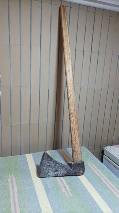 Hand Axe for Various Tasks444632905401640961