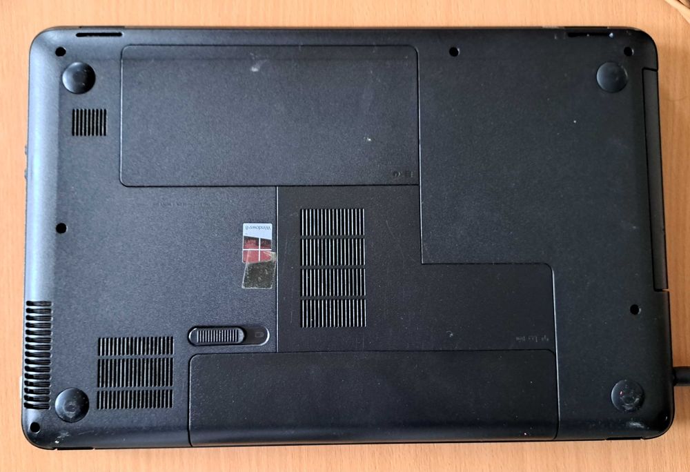 Używany laptop HP 2000