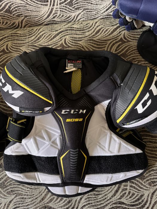 Дитяча хокейна форма JR б/у стан нових шолом, шорти , захист , ковзани