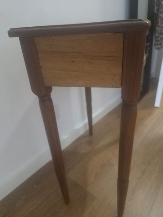 Mesa cabeceira antiga