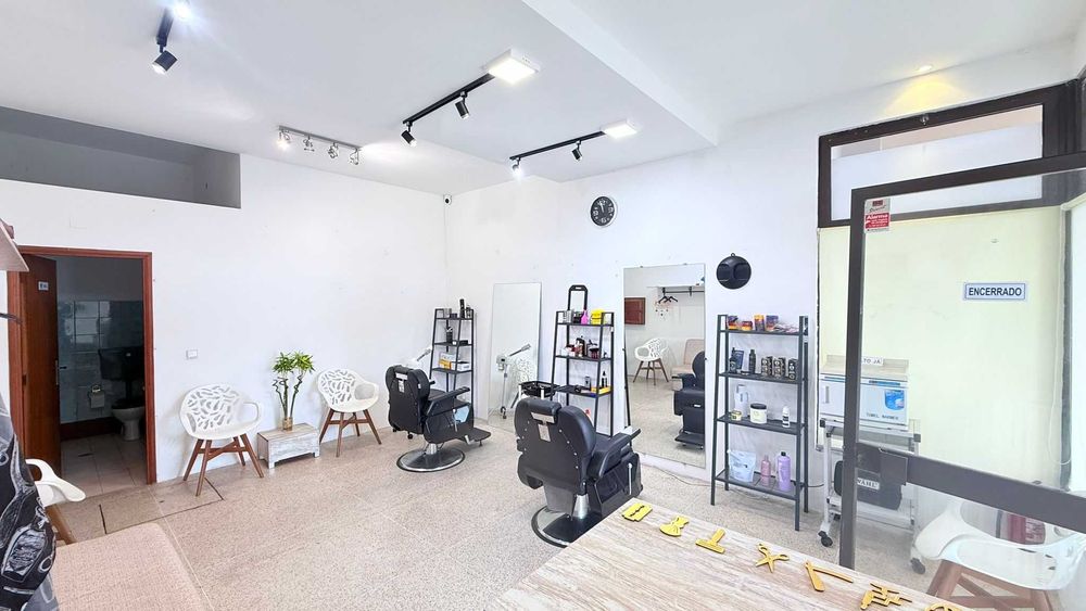 Vendo recheio, equipamento e mobília completo de barbearia