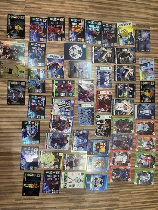 Karty piłkarskie z wielu edycji