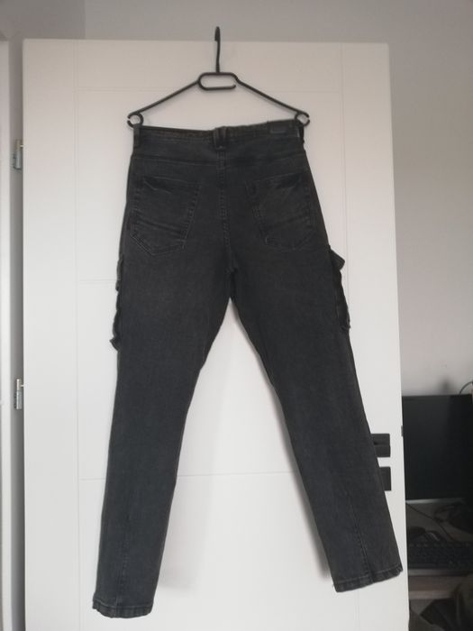 Czarne spodnie cargo