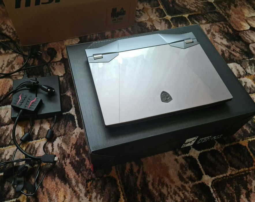 MSI GT76 Titan DT 9SG 17,3" – i9-9900K / RTX 2080 / 64 GB RAM / 4K UHD