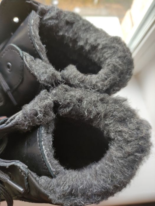 Чоловічі зимові черевики, нові,натуральна шкіра,набивна вовна!