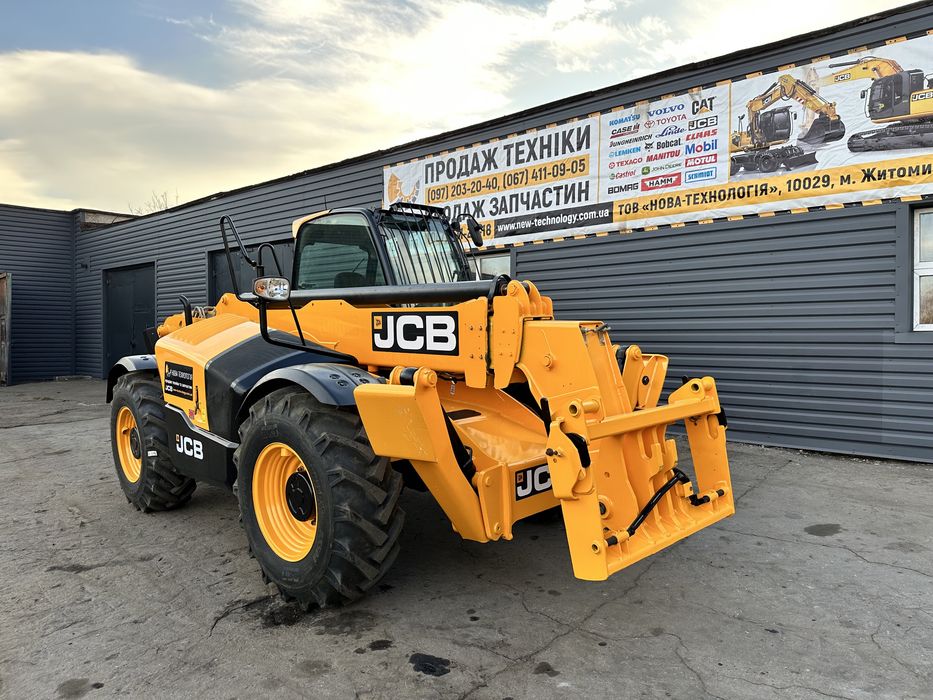 Телескопічний навантажувач JCB