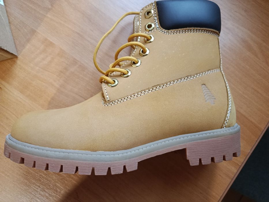 Нові демісезонний черевики-дезерти