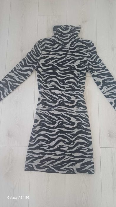 Sukienka dzianinowa Terranova. Rozmiar XS