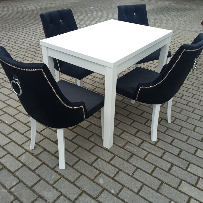 Krzesła z kołatką