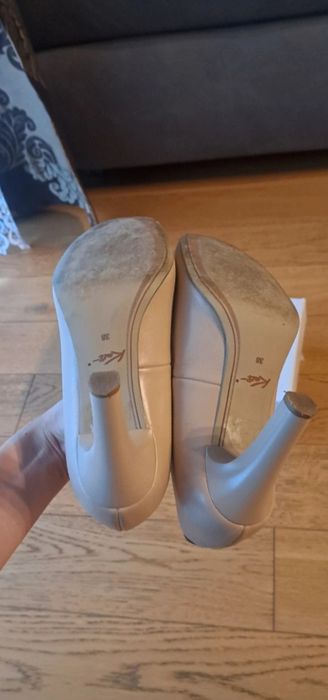 Eleganckie skórzane buty damskie na obcasie Kati rozmiar 38