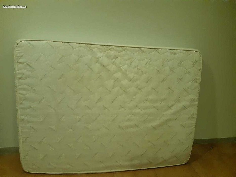 Colchão ortopédico novo, as medidas são: 1,90m. x 1,40m.