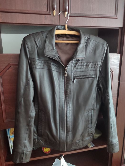 Шкіряна осіння куртка