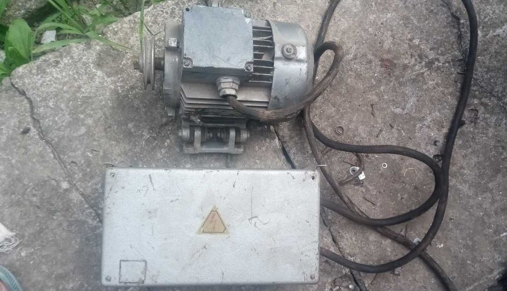 Электродвигатель  600W VEB Grünhain Typ DNK 135/2-M3/300