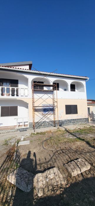 Faco pinturas interiores e exteriores.