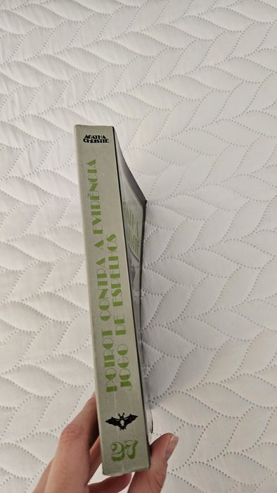 Poirot contra evidência / Jogo de Espelhos