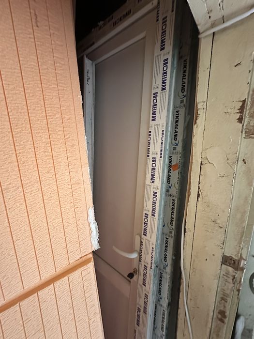 Дверь металопластиковая