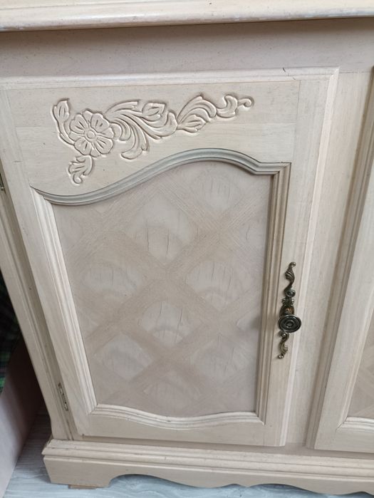 Вітрина / сервант з підсвіткою