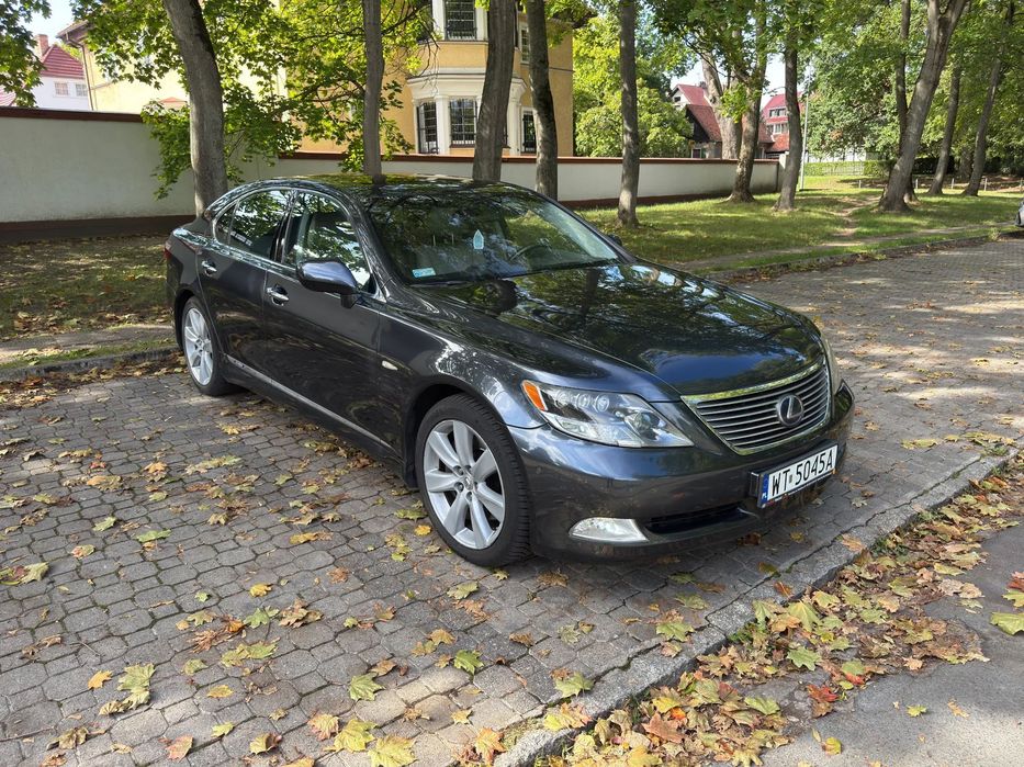 Lexus LS