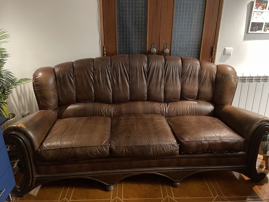 Sofá 3 lugares em pele