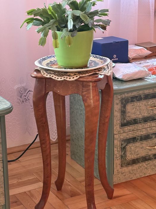 Stylowy mebel np. pod kwiat