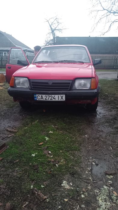 Опель аскона 1,6бензин