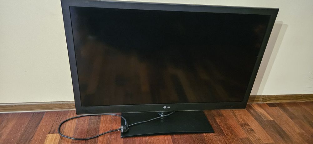Telewizor LG42LV375S uszkodzony