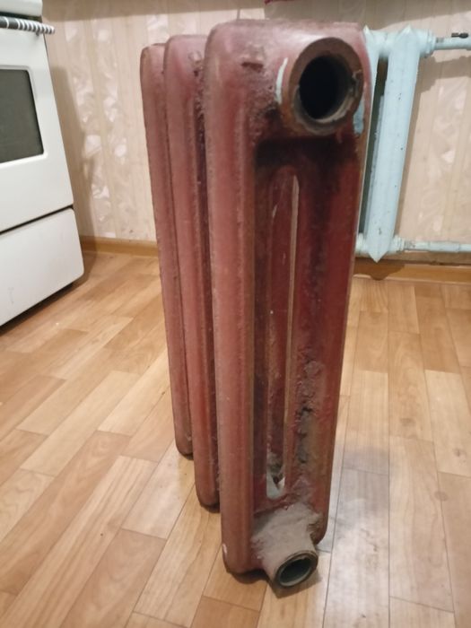 Батареи, радиаторы отопления, чугунные, новые.