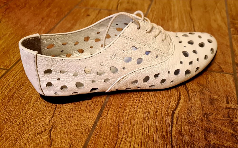 Грибок игра настольная Поясни слово Женские туфли без каблука