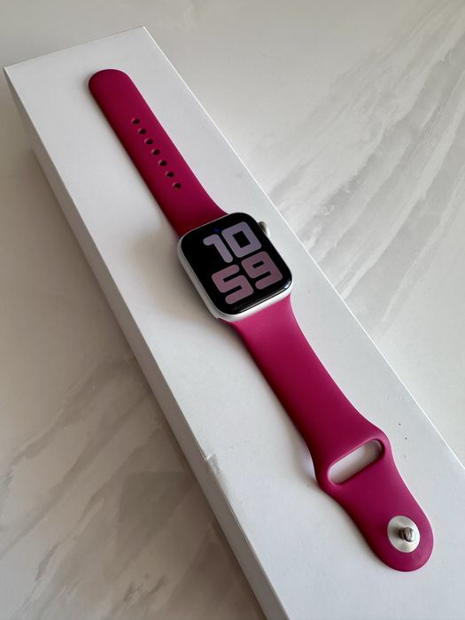 Apple Watch Series 5 40mm Prata +  Caixa + Carregador + 4 Pulseiras Extras