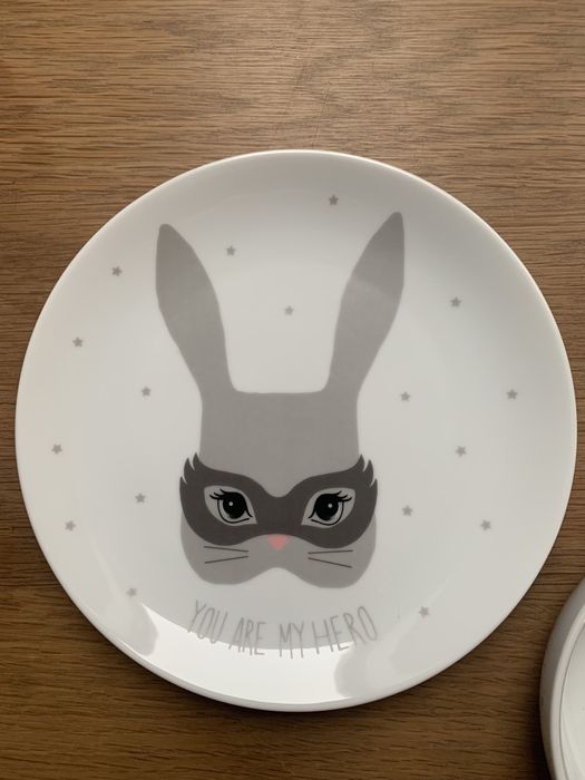 Nowy talerz i miska dla dziecka z króliczkiem