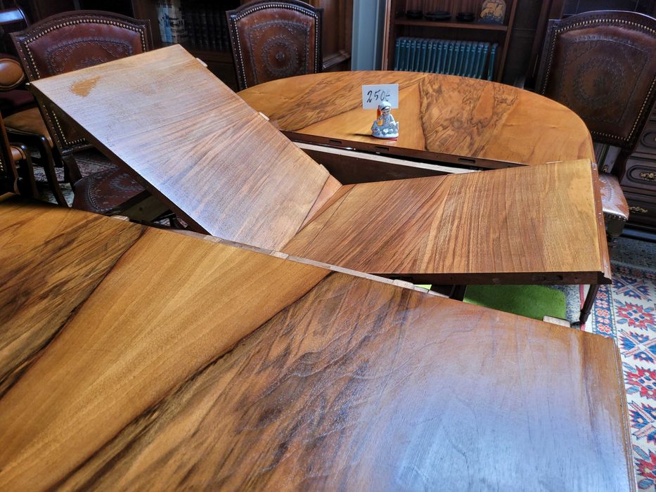Mesa de sala em madeira com dois pés de galo - extensível