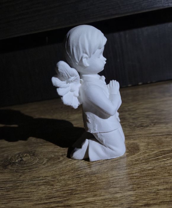 Modlący się aniołek