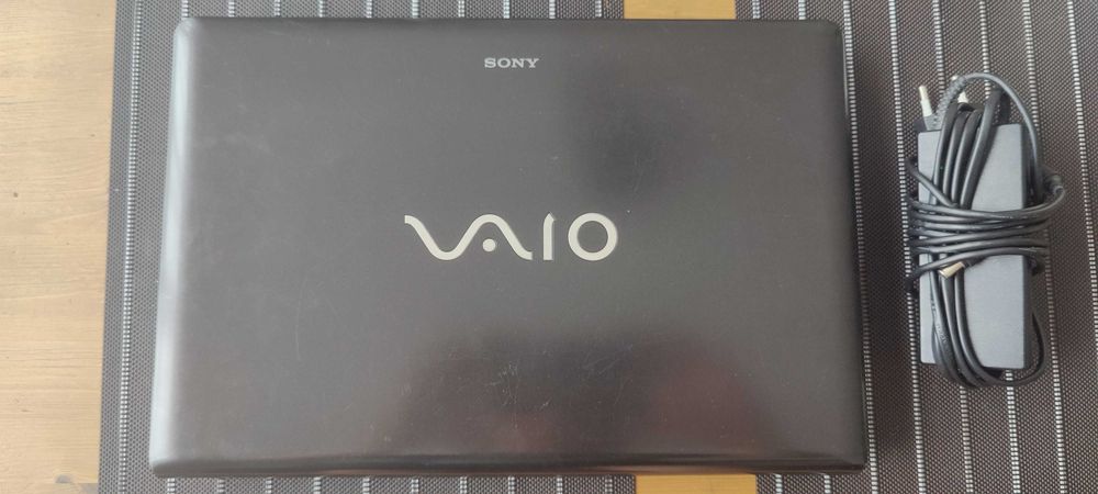 Sony 71211M - 15,6 cala - Core i3 4x2,40 GHz - 4GB Ram - 256GB SSD - Win10